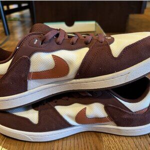 Nike SB Alleyoop NewClaystone Red Women’s Size 12 New in Box - No Lid